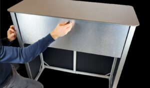 Expolinc Fold-Out counter met afsluitbaar schap